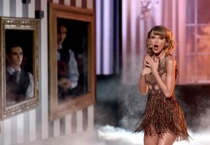 taylor-swift-performs-at-2014-american-music-awards-in-los-angeles_10
