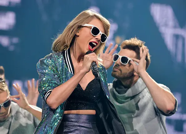 taylor swift 1989 fastest selling album in over 10 years