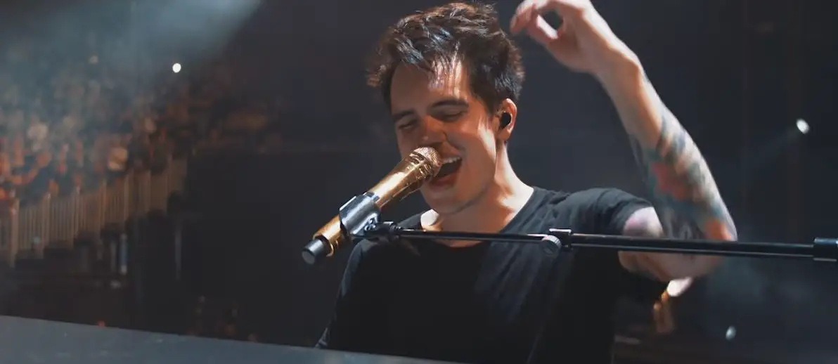 panic! at the disco cover bohemian rhapsody live death of a bachelor tour